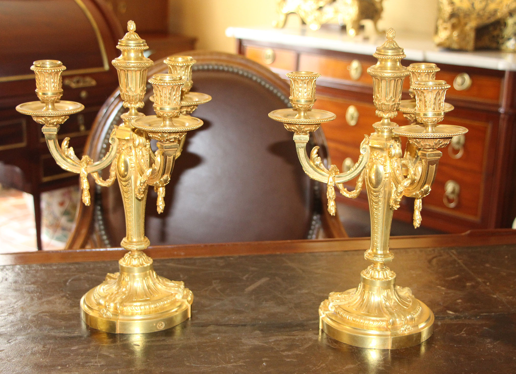 Paire de candelabres de style Louis XVI - Cliquez sur l'image pour la fermer