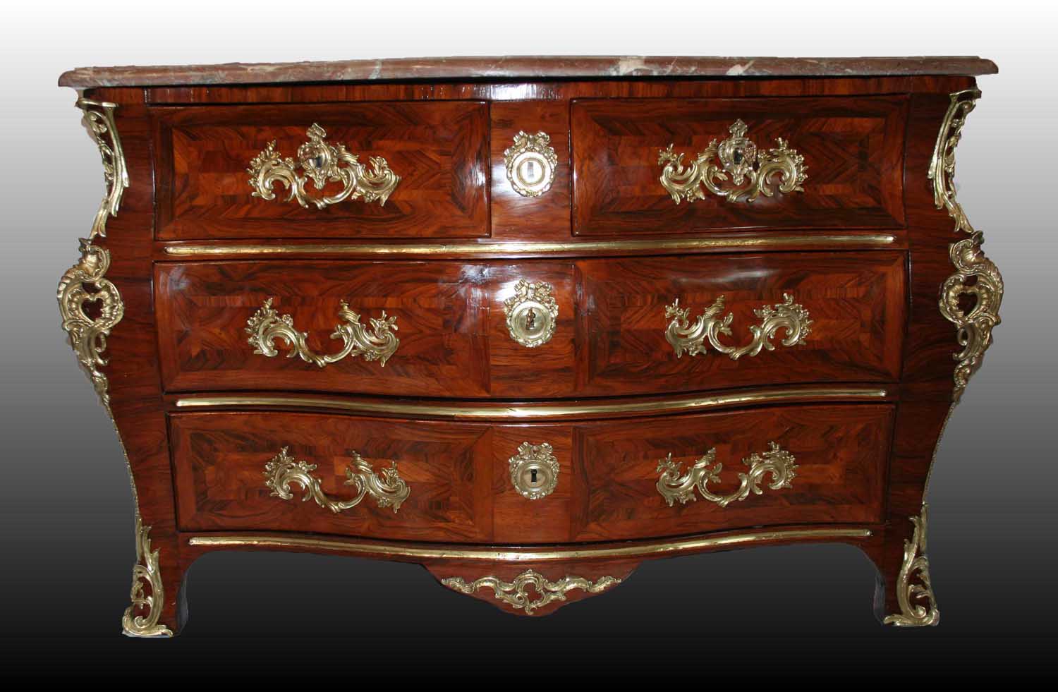 Commode Tombeau d'epoque Louis XV - Cliquez sur l'image pour la fermer