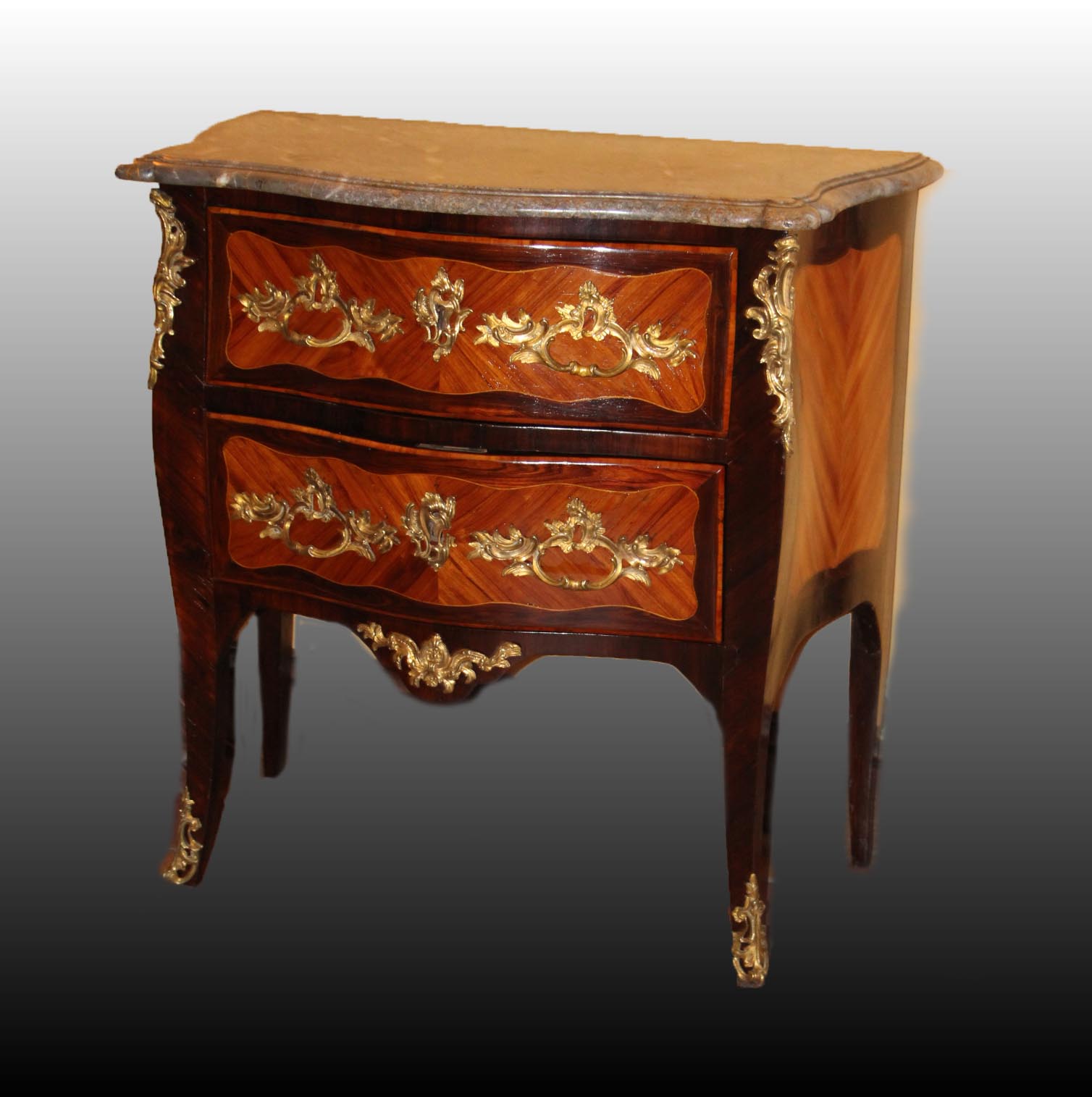 Commode Louis XV - Cliquez sur l'image pour la fermer