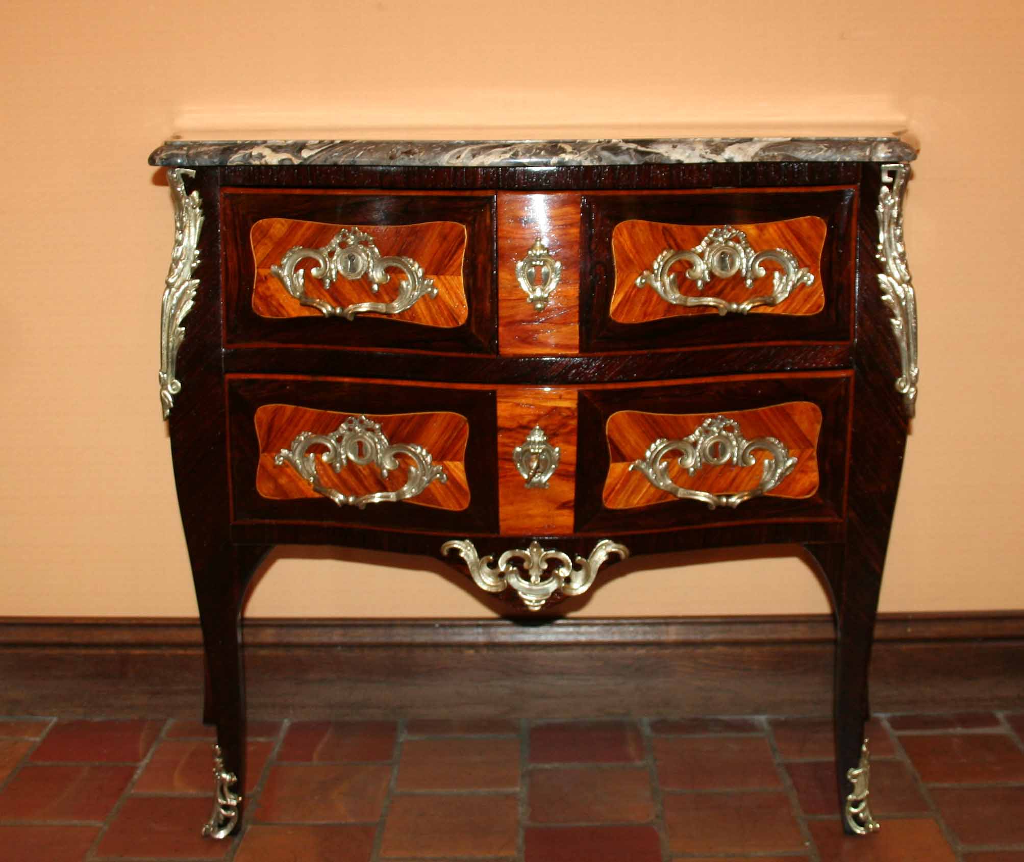 Commode estampillee Jean Georges SCHLICHTIG - Cliquez sur l'image pour la fermer