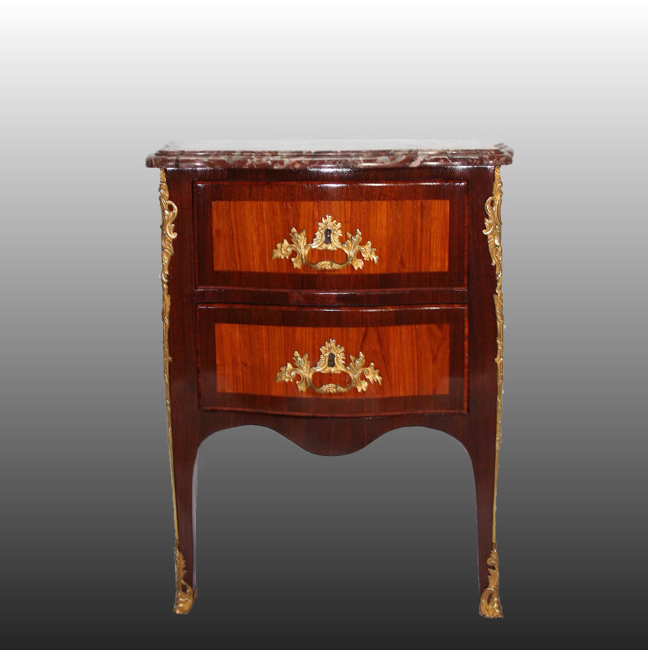 Commode dentre-deux dpoque Louis XV - Cliquez sur l'image pour la fermer